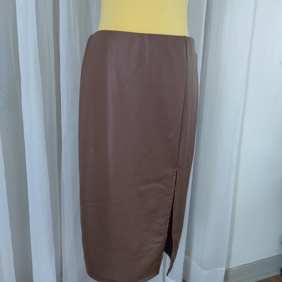 Ellie & Kate Brown Skirt Faux Leather Stretchy Size Medium - Picture 4 of 12
